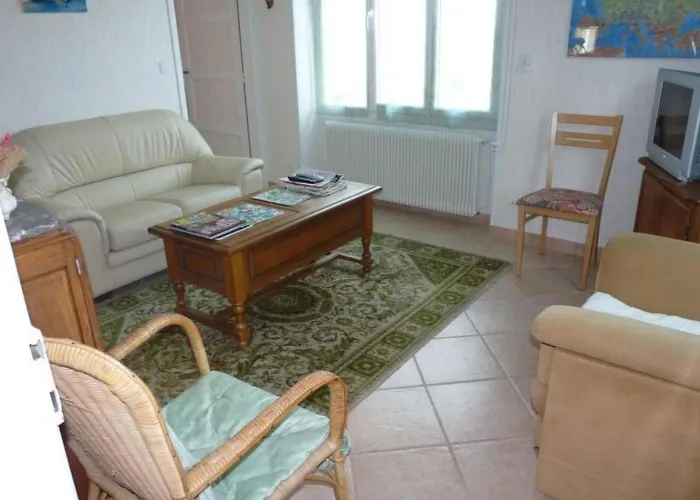 Schoenes Haus Fuer 6 Personen By Interhome