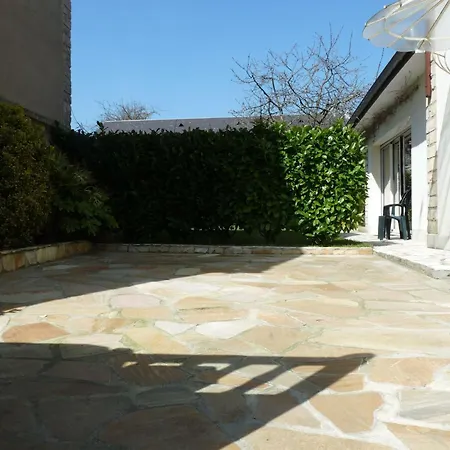 Schoenes Haus Fuer 6 Personen By Interhome